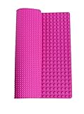 Si se extiende completamente, esta base flexible mide 38,1 x 38,1 cm. En lo que a tacos se refiere, la cara con las espigas más pequeñas tiene 48 x 48 y la cara con las más grandes, 24 x 24.