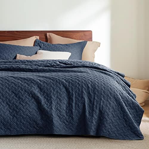 Bedsure Queen Quilt Bedding Set - Lightweight Summer Quilt Full/Queen - Navy Bedspreads Queen Size- Bedding Coverlets for All Seasons (Includes 1 Quilt, 2 Shams)