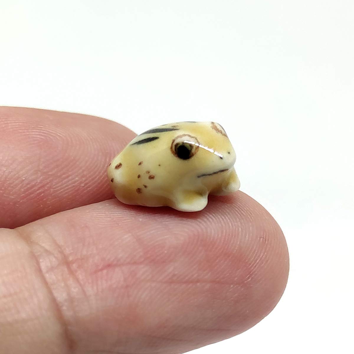 SSJSHOP Frog Micro Tiny Dollhouse Figurines Ceramic Hand Painted Animals Collectible Small Gift Home Garden Decor (Brown)
