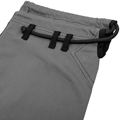 Detalle de los pantalones del kimono Venum Contender EVO gris oscuro, mostrando el ajuste y cordón