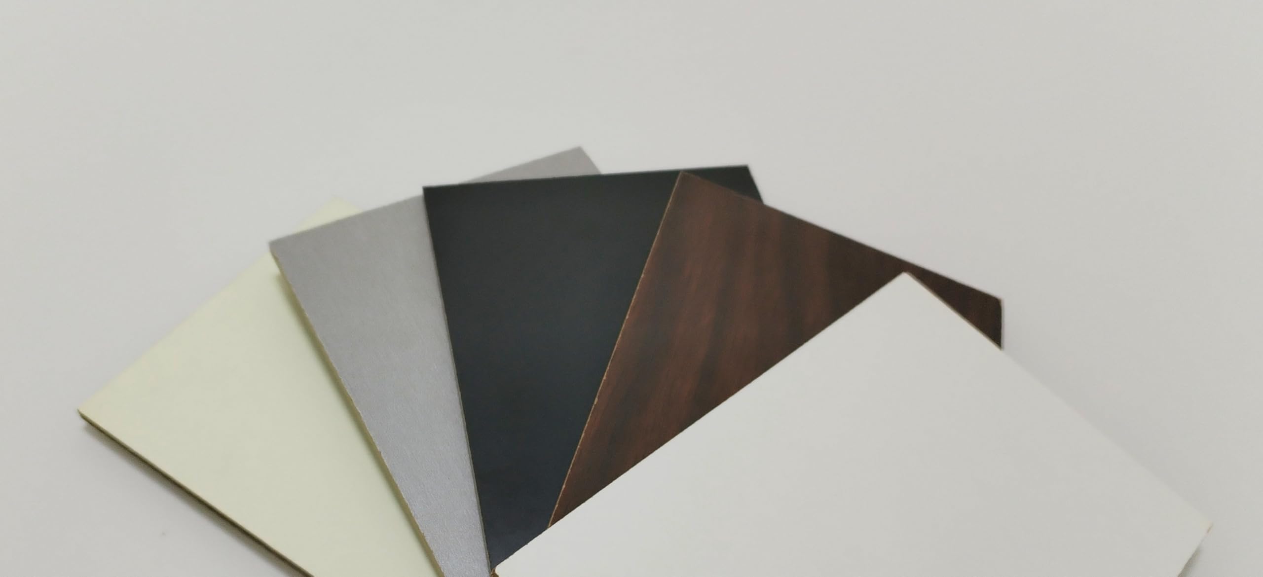 Pannelli HPL in Bachelite Alta Qualità – Stratificato Compatto, Spessore 4 mm, Diversi Colori e Misure, Resistenti e Durevoli (Alluminio satinato, cm 130x75)