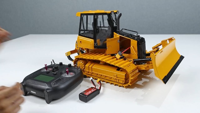 Amazon.com: wheelfun Metal 1/12 RC Hydraulic Bulldozer D3 Remote