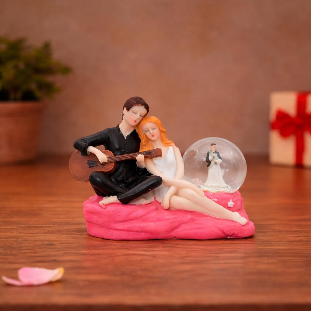 CraftVatika Romantic Love Couple Glass Ball Miniature Statue Showpiece for Gift Husband Wife Girlfriend Boyfriend Girls Boys - Home Decor Items.
