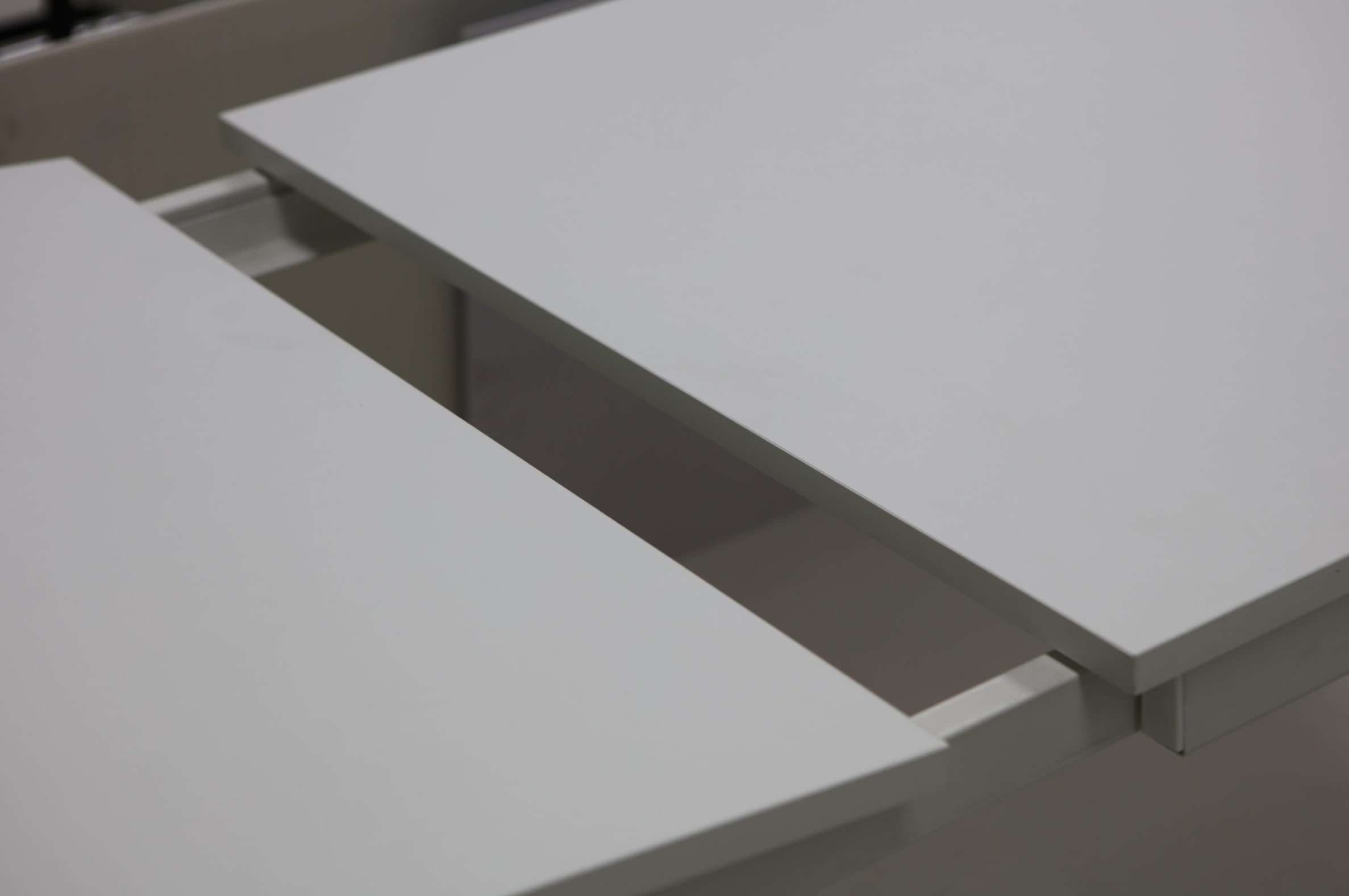 AVANTI TRENDSTORE - Adro - Tavolo da Pranzo Allungabile Moderno, Struttura in Metallo e Piano in Legno Laminato Bianco, Estensibile fino a 180 cm, 120-180 x 74 x 75 cm