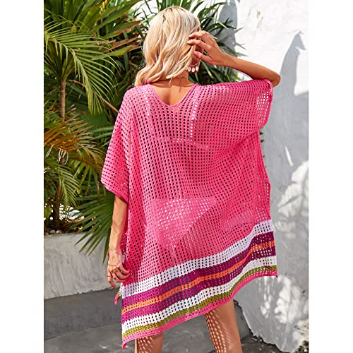 Bikinis de bloque de color complementados con vestido de playa calado 3