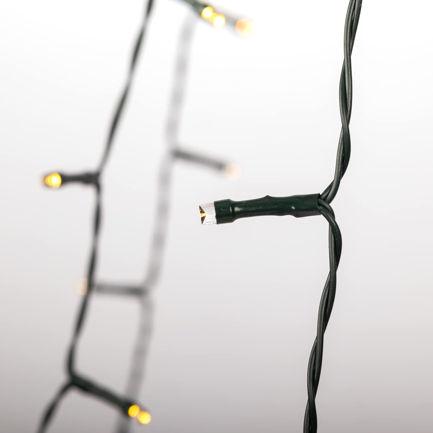 Idena 31108 - NewTec Lampki LED do wnętrz i na zewnątrz z 280 diodami LED w kolorze ciepłej bieli, choinka z 8 sznurkami, 8 ustawień światła, zasilacz i funkcja timera 8 godzin