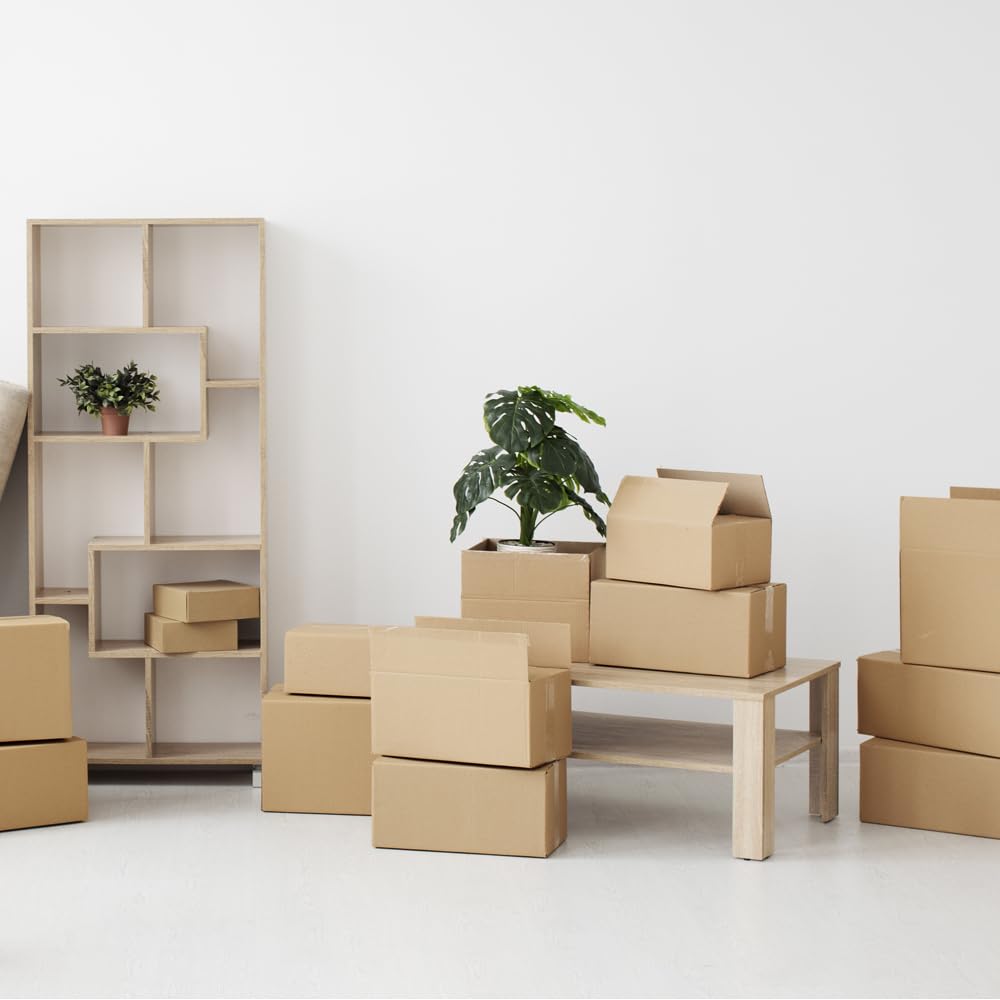 Opakowanie 25 kartonów ze wzmocnionego kartonu o wymiarach 25 x 20 x 15 cm i prostym K, wyprodukowane w Hiszpanii z kartonu pochodzącego z recyklingu, wytrzymałe do wysyłki, przechowywania i