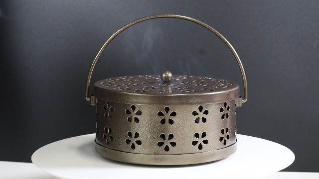 Mückenspirale Halter Aus Metall - Mit Griff, Tragbar, 14.5x14.2 Cm, Für Drinnen & Draußen