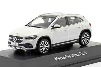 Mercedes-Benz GLA ミニカー 1/43 51T9vo3FjAL._UF350,350_QL50_.jpg