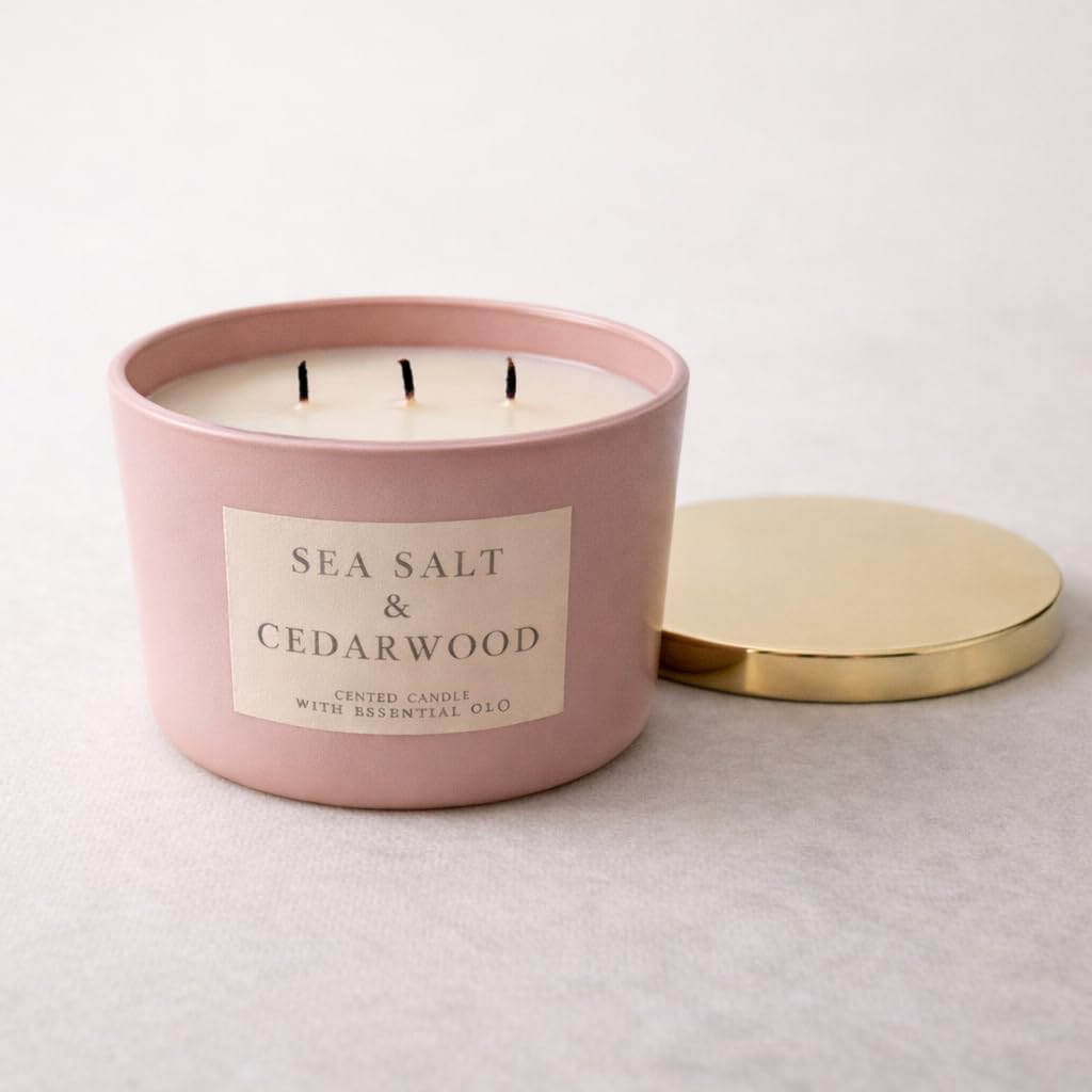 Vela perfumada de 3 mechas Sea Salt & Cedarwood - Sal marina y madera de cedro - Maceta decorativa rosa polvoreada - Cera de calidad - 35 horas - Ø 13 cm, H 8 cm - 330 g - Ambiente natural
