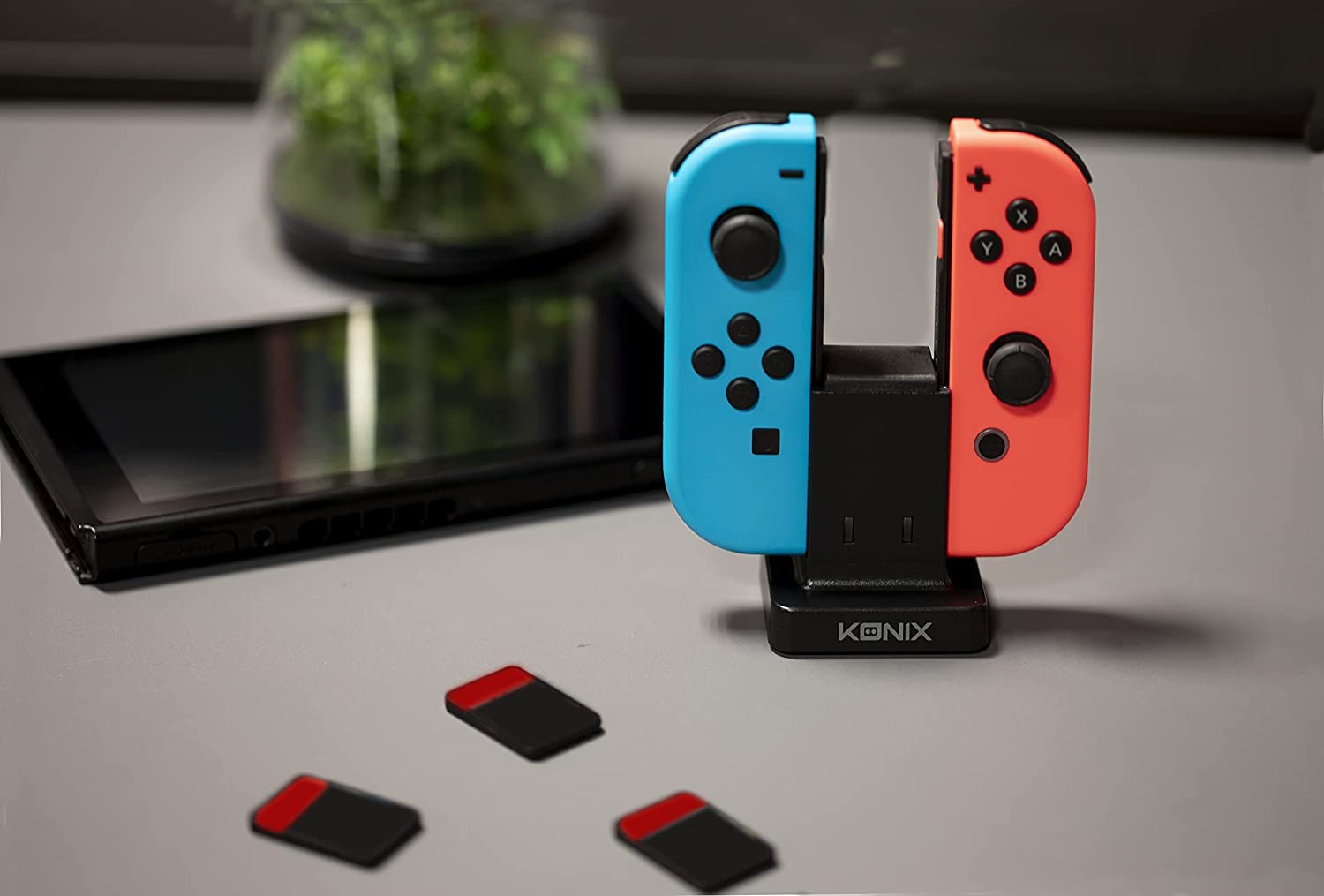 Konix Mythics Soporte Base de Carga rápida para mandos Joy-con Nintendo Switch y Switch OLED - Cable de 50 cm - Negro