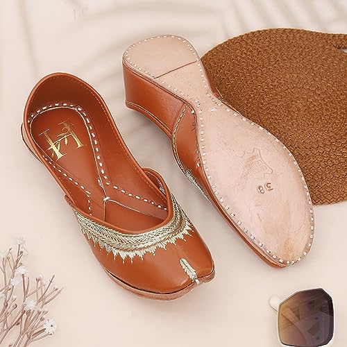 Image of HEER Beige Zari Women's Jutti, Mojari Traditional Punjabi Jutti, Ethnic Shoes Handmade Leather Punjabi Jutti, Embroidered Rajasthani Jaipuri Wedding Bridal Jutti