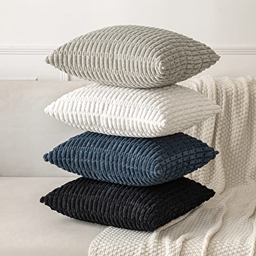 Cojines decorativos para sofá que transforman el salón este invierno 6