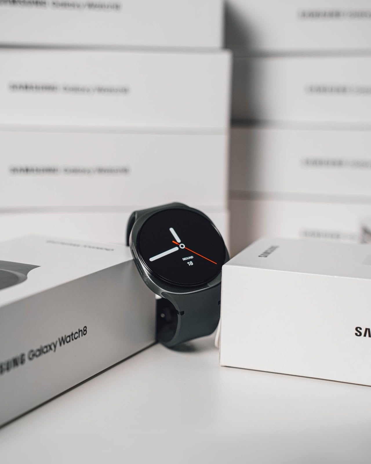 Samsung Galaxy Watch8 ciemnoszary - Smartwatch 44 mm Lte