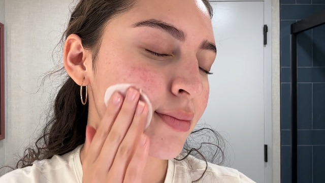 Image of ELEMIS Dynamic Resurfacing Facial Pads, Gentle Textured Treatment Facial Exfoliating Pads