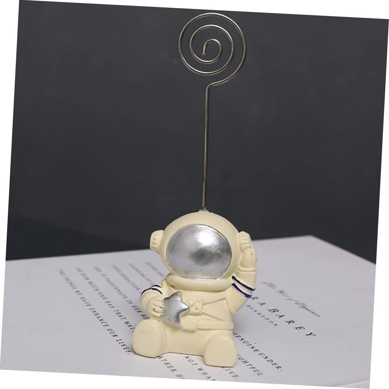 1set Creative Astronaut Theme Memo Clips Decorative Photo Holders for Desk for Cards Notes Pictures Cute for Home Office Cafe and Events
