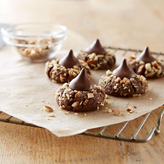 Hershe'ysKISSES Milk Chocolate Candy, Approx 100 Pieces Solid Milk Chocolate Kisses In Siver Foil Wrap 2 Pounds