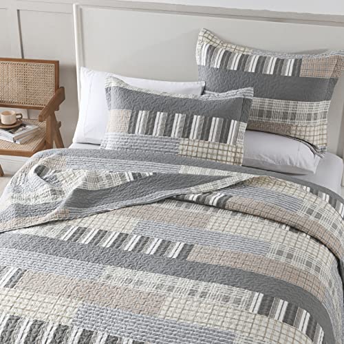 Image of PANGUSHAN Quilt Set Queen Size, 100% Cotton Quilt Bedding Set Bedspreads, Patchwork Plaid Farmhouse Reversible Lightweight Comforter Bed Spread for Queen Bed, Gray /Brown, 3 Pieces