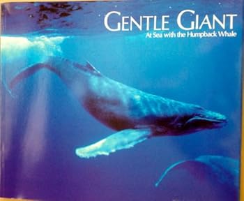 Paperback Gentle Giant: At Sea With the Humpback Whale (English and Japanese Edition) Book