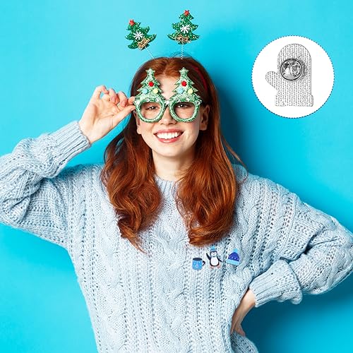 Image of Giegxin 40 Pcs Winter Pins Bulk Snowflake Snowman Blue and White Brooch Holiday Lapel Pin Polar Bear Penguin Jewelry for Backpack Clothes Bags Accessories Gifts