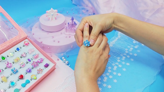 Amazon.com: PinkSheep Little Girl Jewel Rings in Box, Adjustable