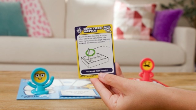 Spin Master Games - Beat The Parents Gioco Da Tavolo Per Famiglie - Sfida A Colpi Di Trivia E Scommesse, Dai 6 Anni, 2-6 Giocatori