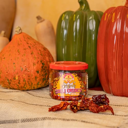TUTTOCALABRIA Chili Crisp, Chili Crunch, Crunchy Hot Calabrian Chili Peppers in Extra Virgin Olive Oil, Great on Pasta, in Soups, Sanwhiches and more, Product of Italy, 6.5 oz (185 g)