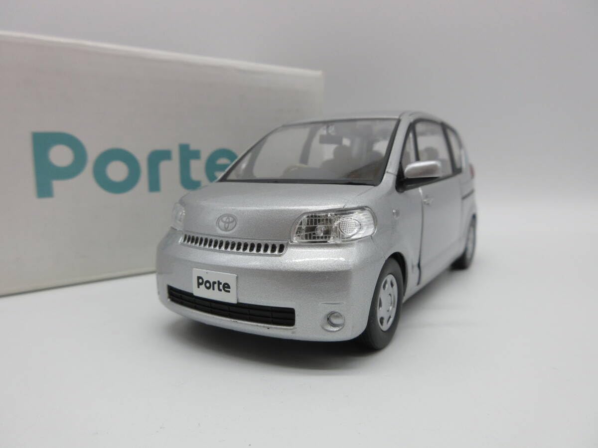 1/30 トヨタ ポルテ 初代 シルバーマイカメタリック カラーサンプル