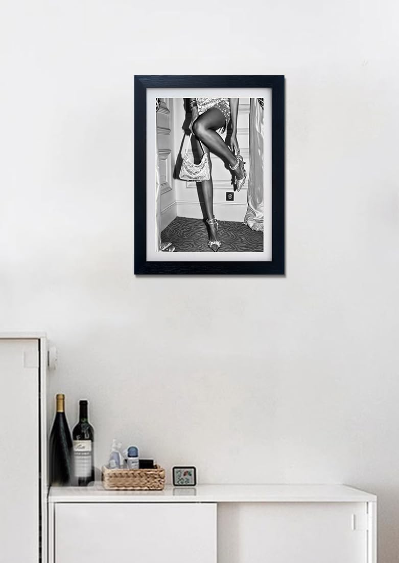 Framed Black and White High Heels Fashion Wall Art Trendy Poster Black Girl Room Decor Luxury Feminist Canvas Picture Painting Woman Bathroom Print Bedroom Wall Decor