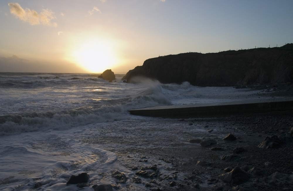 Stormy Seas, Knockmahon, Copper Coast, Co Waterford, Irlanda por The Irish Image Collection/Design Pics (34 x 22)