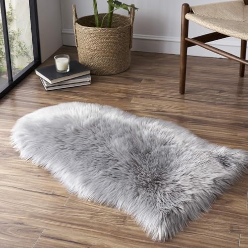SXYHKJ Faux Lammfell Schaffell Teppich Lammfellimitat Teppich Longhair Fell Optik Nachahmung Wolle Bettvorleger Sofa Matte (Grau-1, 60 x 90 cm (Unregelmäßig)