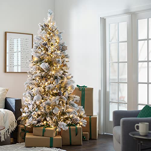 Home Heritage 7.5' Prelit Snowdrift Flocked Artificial Christmas Tree 600 Clear Incandescent Lights, Pinecones, Berries, 1,097 PVC Tips, Stand, Green