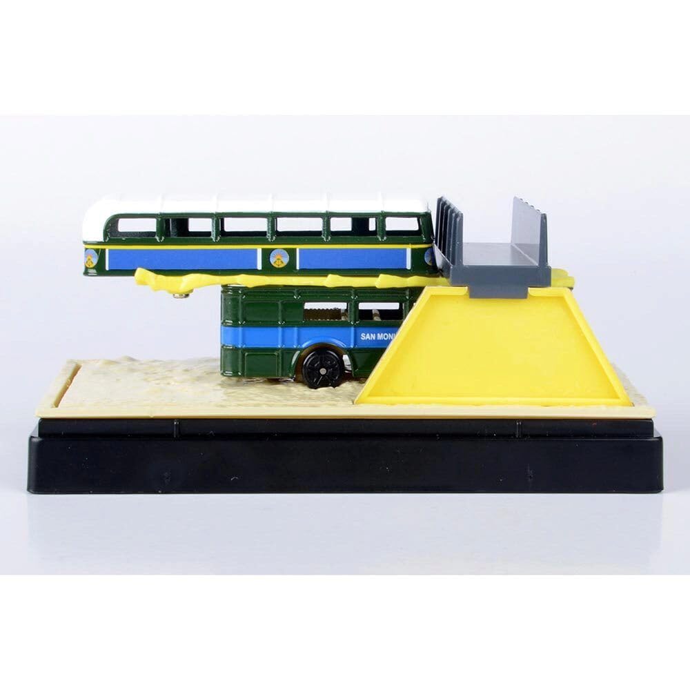 Motormax 79825JB - Autobus a due piani San Monique Transport Hitting Bridge Scene Live and Let Die (1973) con collezione espositiva, modello pressofuso