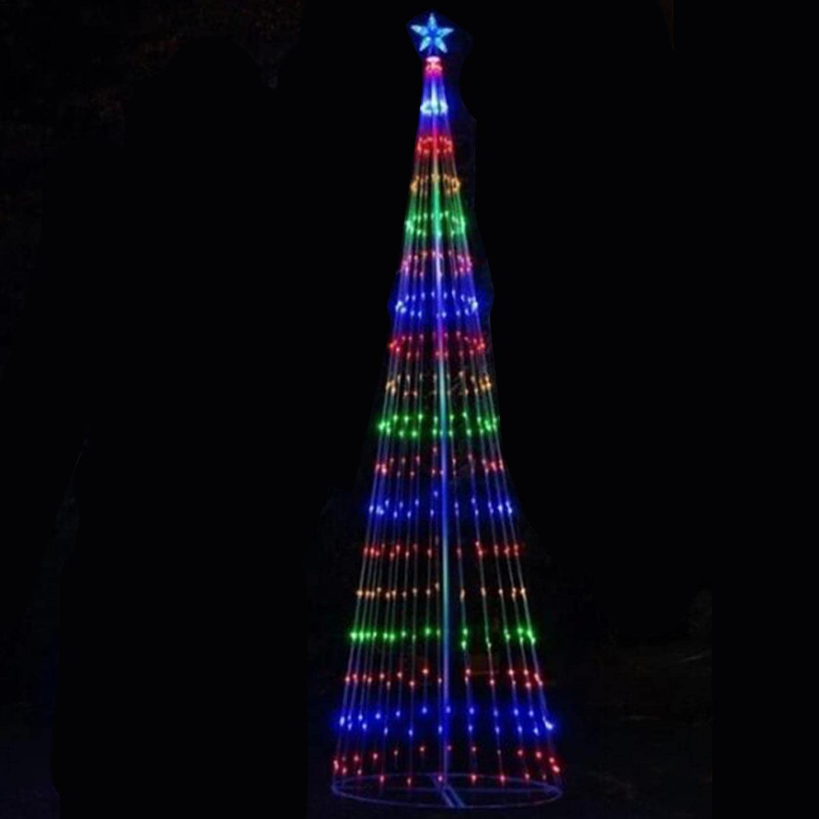 Vind kerstboom voor buiten met verlichting op - april 2026