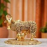 KridayKraft Vaca Kamdhenu chapada en oro con estatua de metal de becerro para buena suerte, Feng Shui y Vastu Showpiece como tablero de mesa, ídolo religioso Gau Mata para decoración de oficina en