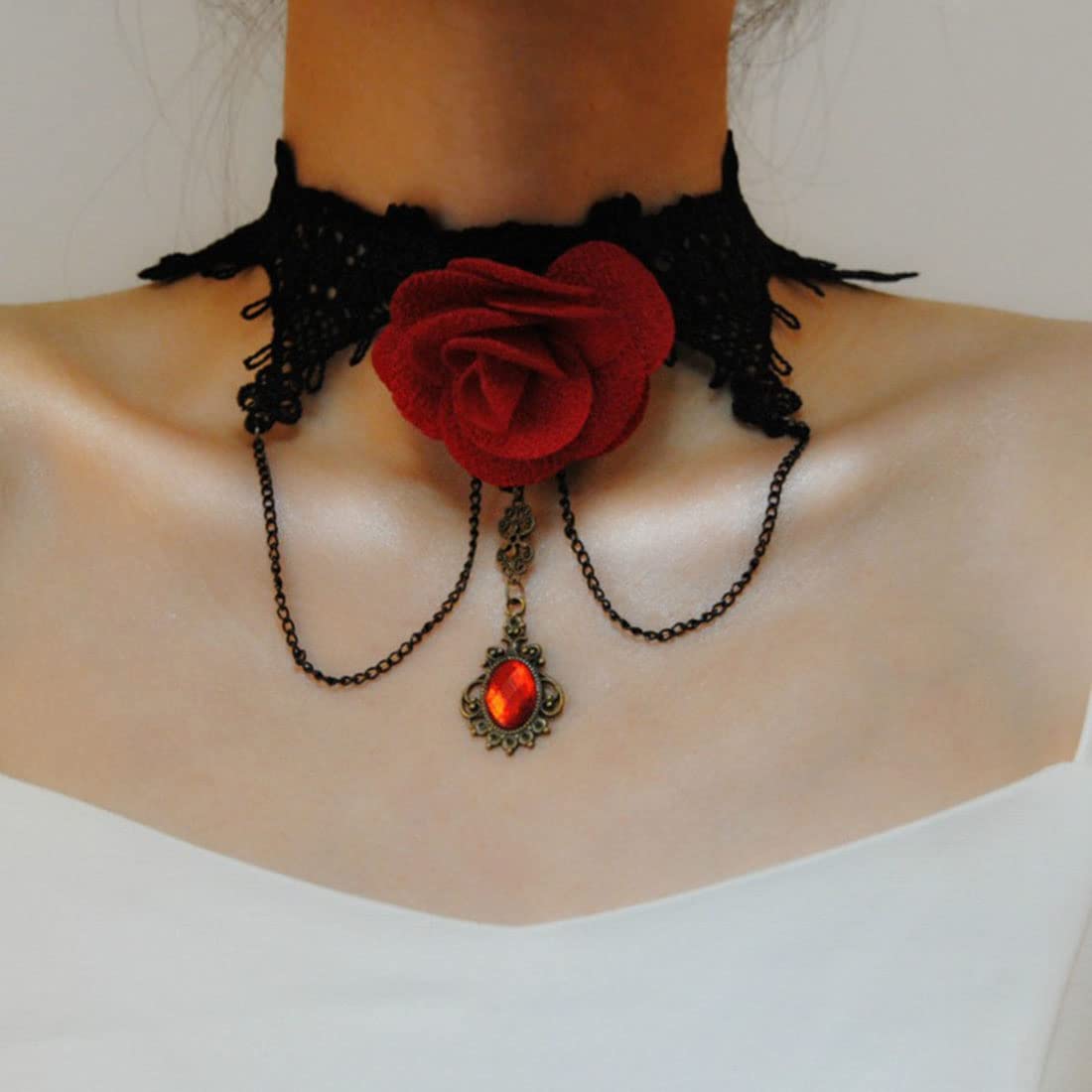 Acquista Collana in pizzo nero con colletto girocollo in velluto con catena gotica vintage in Italia a partire da 2.25
