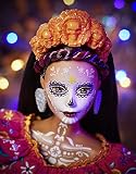 Barbie 2021 Dia De Muertos Lalka (ok 29 cm) w tradycyjnej haftowanej sukience, kwiatowej koronie i makijażu inspirowanym czaszką, prezent dla kolekcjonerów, GXL27