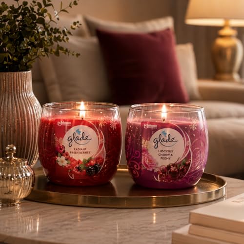 Glade Velas Aromáticas Pack 24 Unidades 108 g – Velas Decorativas Perfumadas con Aromas Radiant Fresh Berries y Luscious Cherry & Peony para Hogar y Decoración