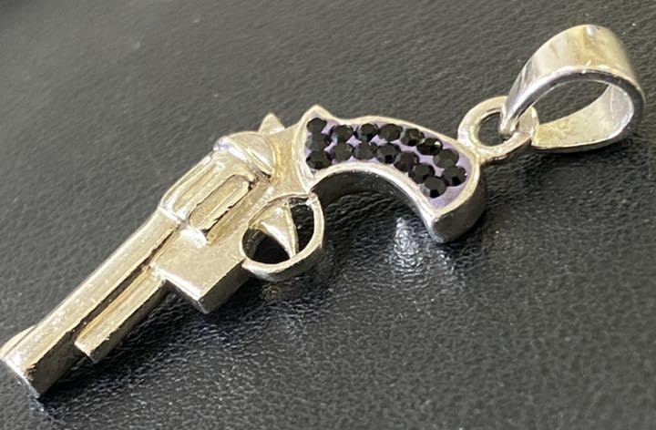 Amazon.co.jp: シルバー925 拳銃型 ペンダントトップ ネックレス 
