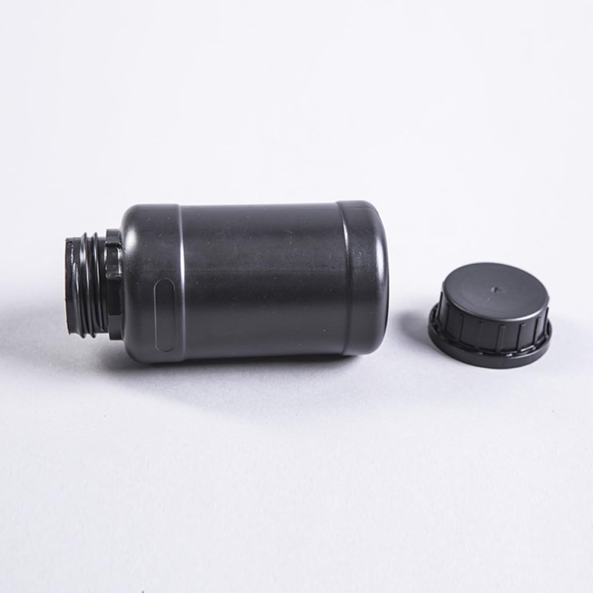 4pcs Black Plastic Light-blocking Chemical Storage Bottles Hdpe Containers for Liquid Fertilizer and More Excellent Sealing Acidproof Alkaliproof Lightweight Design