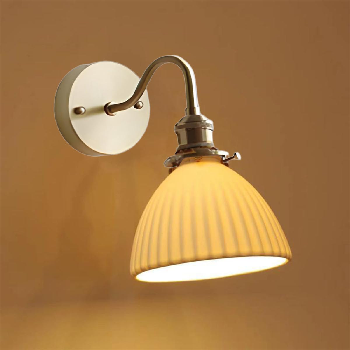 Aplique de pared de cerámica blanca, con lámpara de pared con base dorada de latón (C)