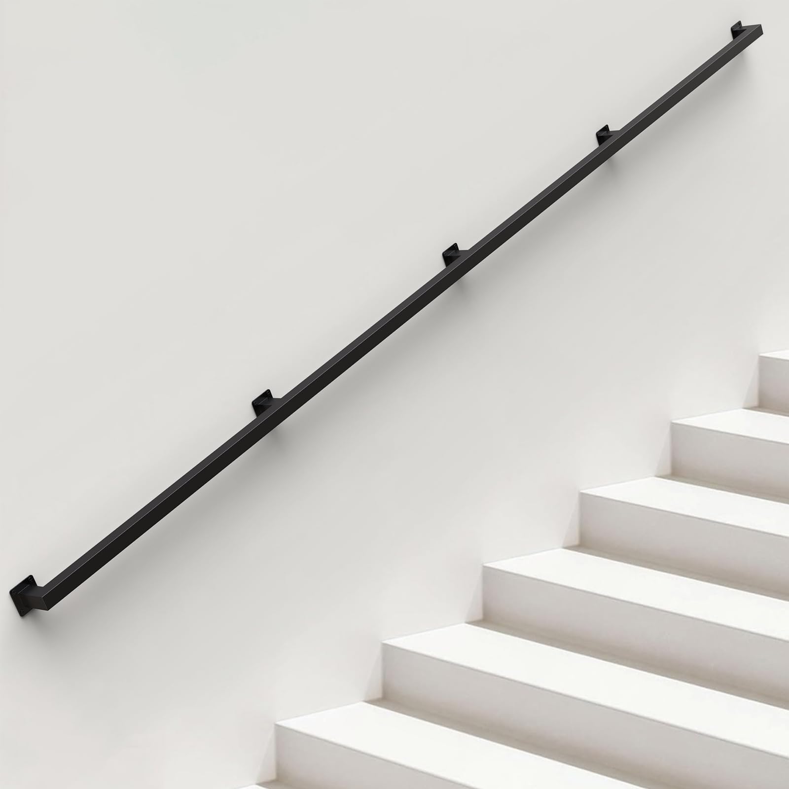 Rampe escalier contre le mur pour éviter les chutes en fer forgé