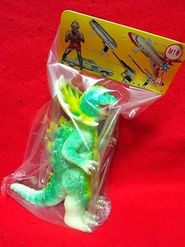 M1号　ウー　蓄光ソフビ M1号 ウルトラマン ウー イリサワ限定版 Amazon.co.jp: M1号