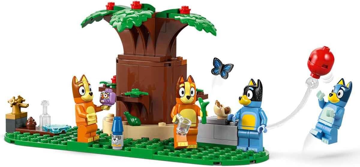 LEGO 11203 Bluey Bluey's Family House, Toy, Building Blocks, Educational, Birthday, Present, Blocks, Boys, Girls, Children, 4, 5, 6 Years, Pretend Play, Pretend Cooking