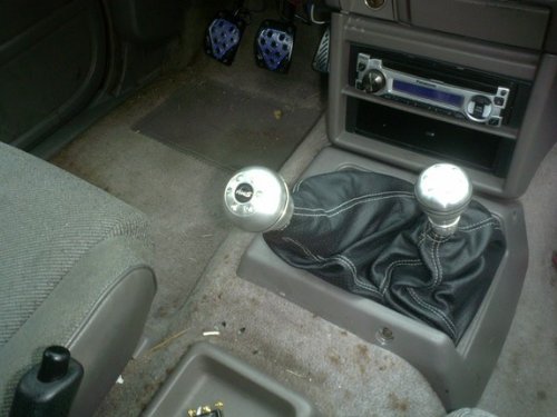 RedlineGoods Shift Boot - 4WD Compatible with Isuzu Amigo 1991-95. Tailor Made - not Universal. Genuine top-Grade Italian Black Leather with Black Thread