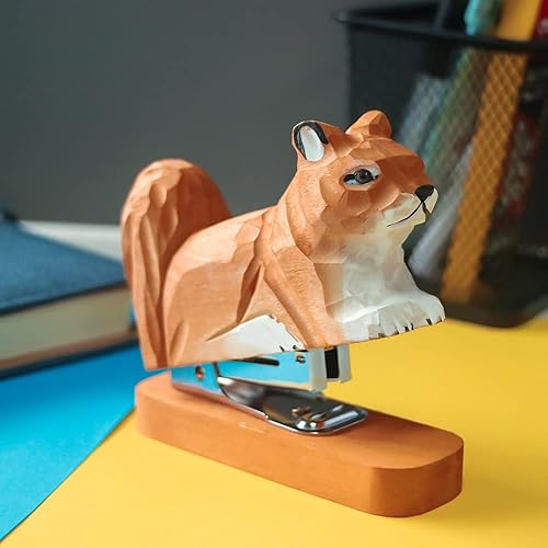 Miniatura 3 de Grapadora de animales de madera, estatua de arte de costura, escultura de estatua para la escuela y la oficina (ardilla)