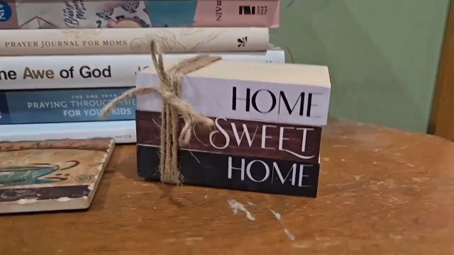 Mini libros decorativos de madera rústica para hogar miniatura 7