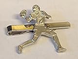Giftsforall GT17 Krawattennadel, Motiv American Footballer Quarterback Nummer 12, 3,6 x 4 cm, aus feinem englischen modernen Zinn