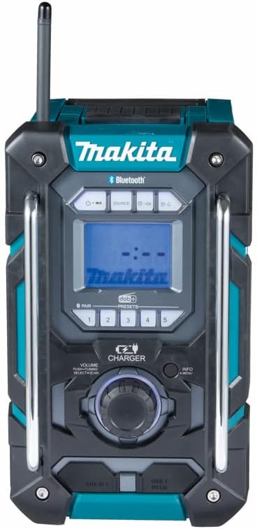 Przód view radia Makita DMR301 z widocznym panelem sterowania i wyświetlaczem