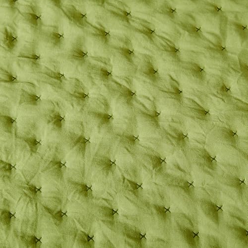 Image of Amazon Basics Brushed Microfiber Quilt Set, Extra Soft with Natural Texture, 3-Piece, King, Green